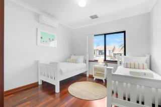 20m to the Ocean Blue Water Views & Walk to Cafés & Dining - 2