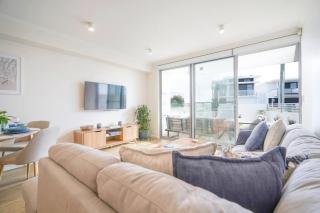 Sunset Summit Super stylish w Ocean views - 9