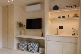 Aesthetic Suites with Pool - 9