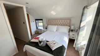 Cardiff Coach House with Hot Tub & Log Fire - 7