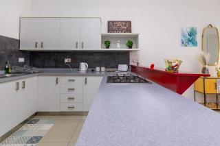 Central Yet Quiet, 3 Bedroom near St Julians sleeps 6 - 9