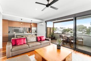 The Nest -Modern 2BR 750m walk to the Beach! - 0