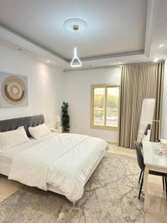 Chic Apartment with Direct View of the Promenade - 7