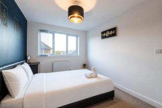 Spacious 4-bedroom home in Moston, Manchester - 2