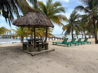 2BR Beachfront Bungalow-Pool & Oceanfront-Views - 4
