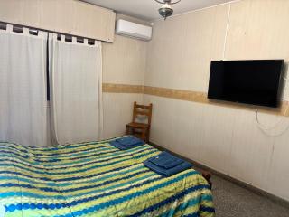 Departamento Villa Carlos Paz centrico de 3 dormitorios con calefacción y cochera incluida capacidad 7 personas - 2