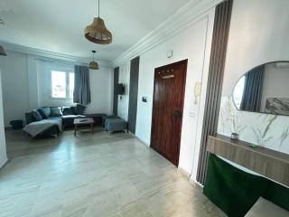 Cosy Apartment with Terrace, BBQ & Open View - 7