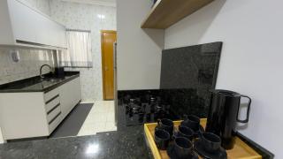 Linda casa em excelente localização - 02 garagens - 3