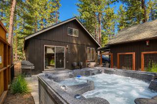Craigs Cozy Cabin: Hot Tub BBQ Pets - 0