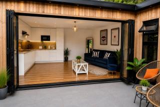 Nottingham Cabin Sleeps 4 - Free Parking & WiFi - 1