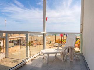 Ampio monolocale con terrazza fronte mare 104 - 0