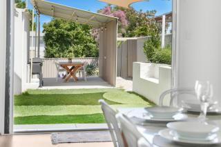 Coastal Comfort Escape Spacious Family Stay Close to Beach - 0