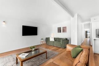 Coastal Comfort Escape Spacious Family Stay Close to Beach - 9