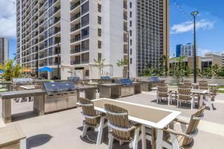 Artsy 32nd Floor Condo with Modern Furnishings & Gorgeous Ocean Views condo - 5