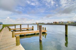 Walk to Beach & Pool Access! North Padre Retreat - 7