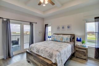 Walk to Beach & Pool Access! North Padre Retreat - 2