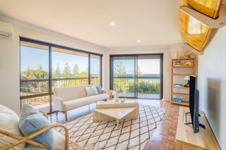 Oceanfront Panoramic Views at Scarborough Beach! - 8
