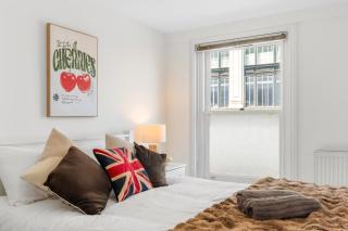 Spacious apartment in trendy Brixton sleeps 5 - 0