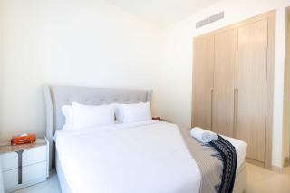 Sophisticated 1BR near the Sea in Bay Residences - 5