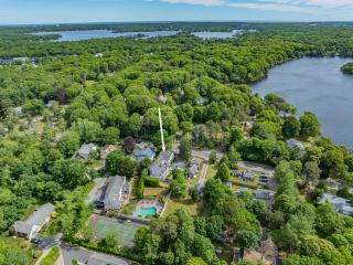 Pool and tennis court close to Craigville Beach - 6