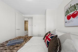 Spacious apartment in trendy Brixton sleeps 5 - 6