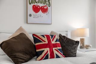 Spacious apartment in trendy Brixton sleeps 5 - 7