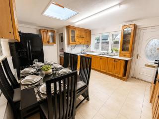 Cozy Dublin House 4BHK Near Blanchardstown - 1