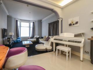 Luxury Winter Gardens Apartment 2 - 6