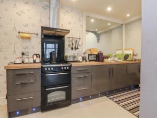 Luxury Winter Gardens Apartment 2 - 3