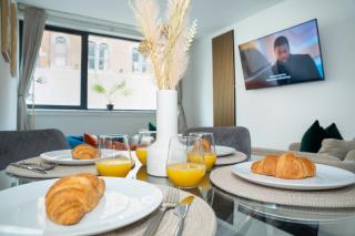 Stylish 2BR Jewellery Quarter Apart - Free Parking - 3