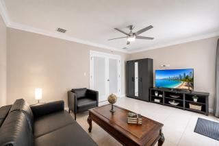 Great Location 5BR Heated Pool near Hollywood Beach - 2