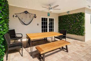 Great Location 5BR Heated Pool near Hollywood Beach - 8