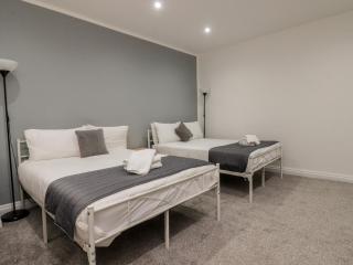 Luxury Winter Gardens Apartment 1 - 3