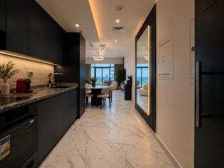 Luxury double view 9F apartment The Gate Tower - 8