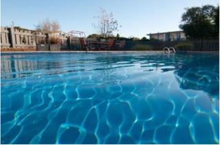 Broadway Motel & Miro Court Villas - 3