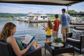 Driftwood Cozy Houseboat on the Water for 2 - 9
