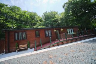 3 Bedroom Cabin with Hot Tub By Travel Lets Holiday Homes Mulroy Bay Resort Kerrykeel - 9