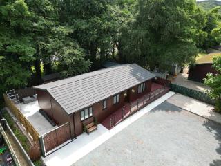 3 Bedroom Cabin with Hot Tub By Travel Lets Holiday Homes Mulroy Bay Resort Kerrykeel - 2