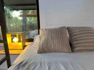 Private Beachfront Beach Hut - 5