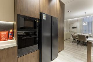 Luxury 3-Bedroom Free Parking Smart TV - 2