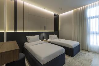 Luxury 3-Bedroom Free Parking Smart TV - 6