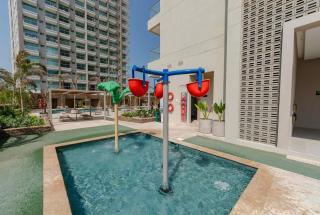 Moderno Apartamento Con Balcón Y Vista a la Piscina - 3