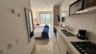 Moderno Apartamento Con Balcón Y Vista a la Piscina - 5