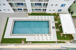 Azuri Stays Stylish 2BR Nyali Apartment with Pool - 9