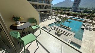 Moderno Apartamento Con Balcón Y Vista a la Piscina - 8