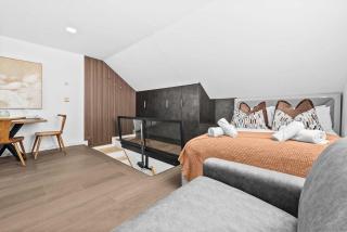 Luxury 3 Bed Modern Design Home Guildford, Chic Spacious Design - Sleeps 8, Free Parking! Pet Friendly, Great for groups- By Blue Puffin Stays - 4