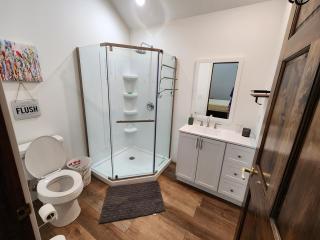 LG's Over White River - 4 Bedroom 3 Bath Spacious House - 2