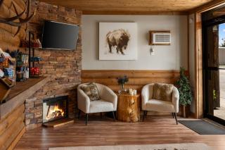 Elkhorn Cabins and Inn - 2
