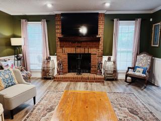 Spacious 3BR Retreat Near VSU, SGMC & Moody - 6