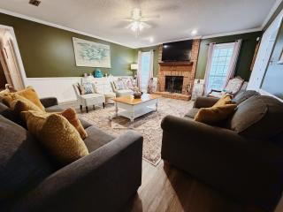 Spacious 3BR Retreat Near VSU, SGMC & Moody - 9
